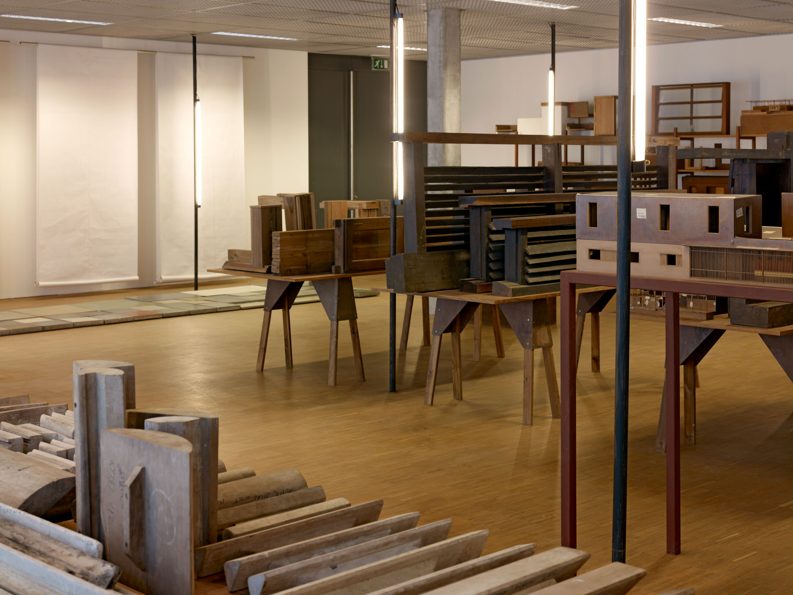 E11328 AP45 028112 j2560